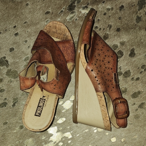 Pikolinos Women's Brown Wedge Sandals - Picture 1 of 7